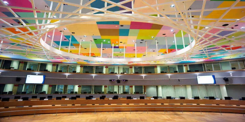 The central chamber hosts important economic debates